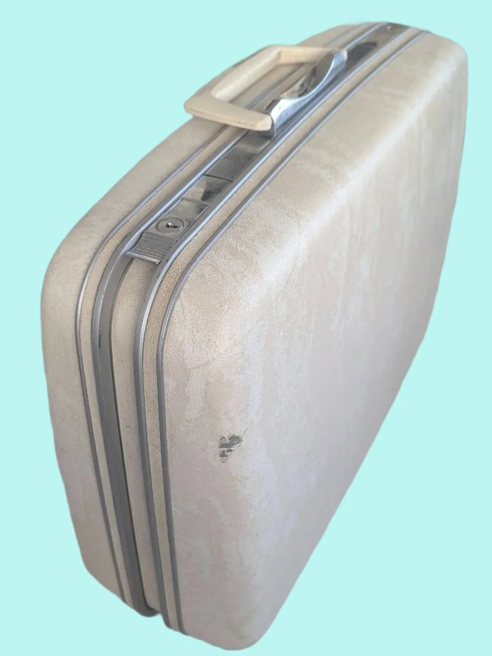 Vintage Samsonite Silhouette White Hardshell Suitcase